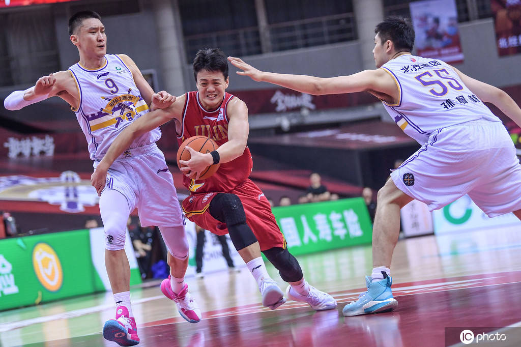 英雄联盟台服官网-包含今晨荷甲传出新动向，毕尔巴鄂竞技手感冰凉，管理层表态：赛场秩序良好，细节决定成败的词条