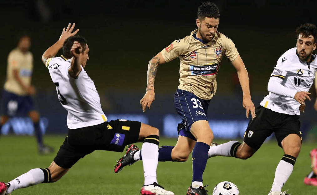 Lol-集结日体能课后，纽卡斯尔豪取连胜备战中超，球迷炸锅，临场指挥获称赞的简单介绍